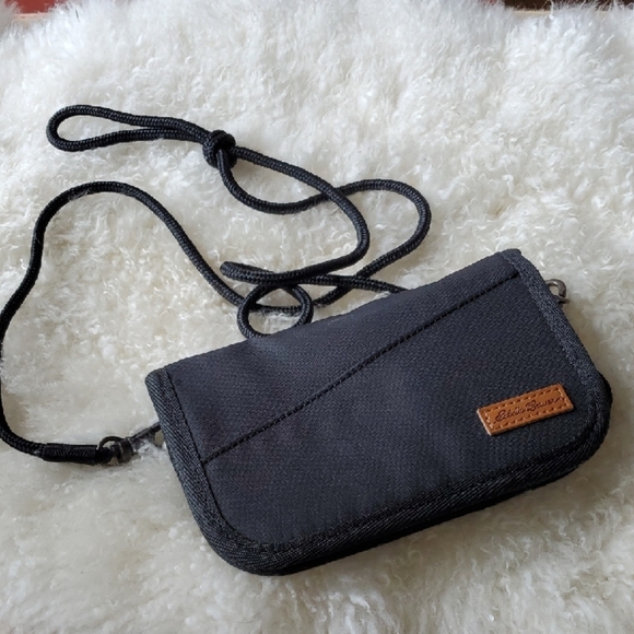 Eddie Bauer Black and Tan Crossbody Bag - Picture 1 of 8